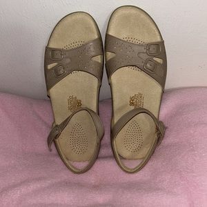 LAST WEEK ~ MOVING SALE ADDITIONAL 10%-30% NEW SAS Leather size 7 1/2